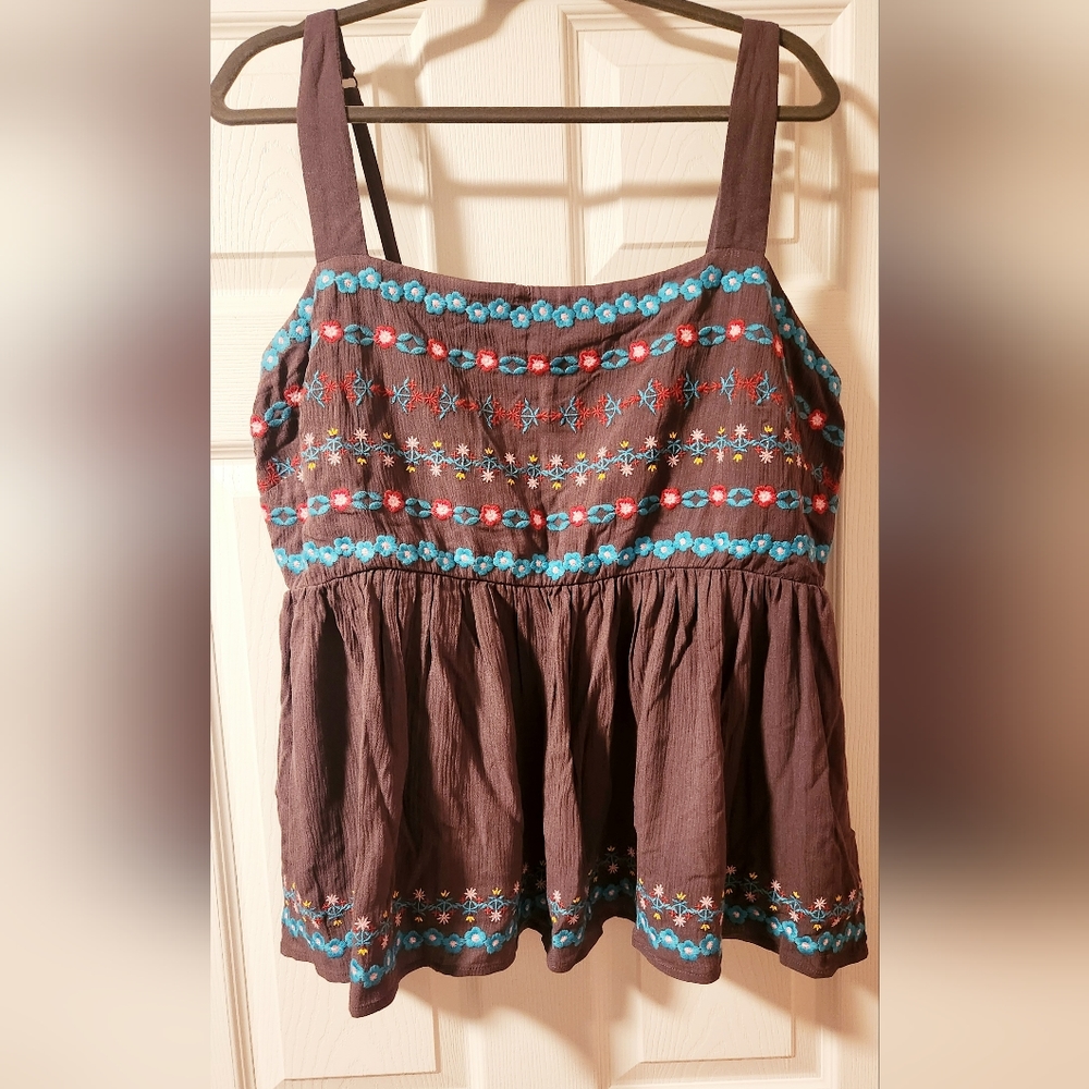 NWT Torrid boho blouse-size 1X. Pink, teal blue, and yellow on a grey tank top